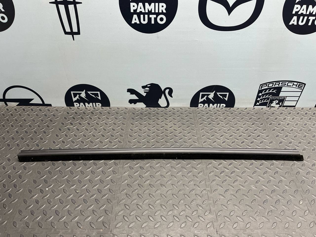 Уплотнитель двери передний правый Ford Focus/2 2004-2011