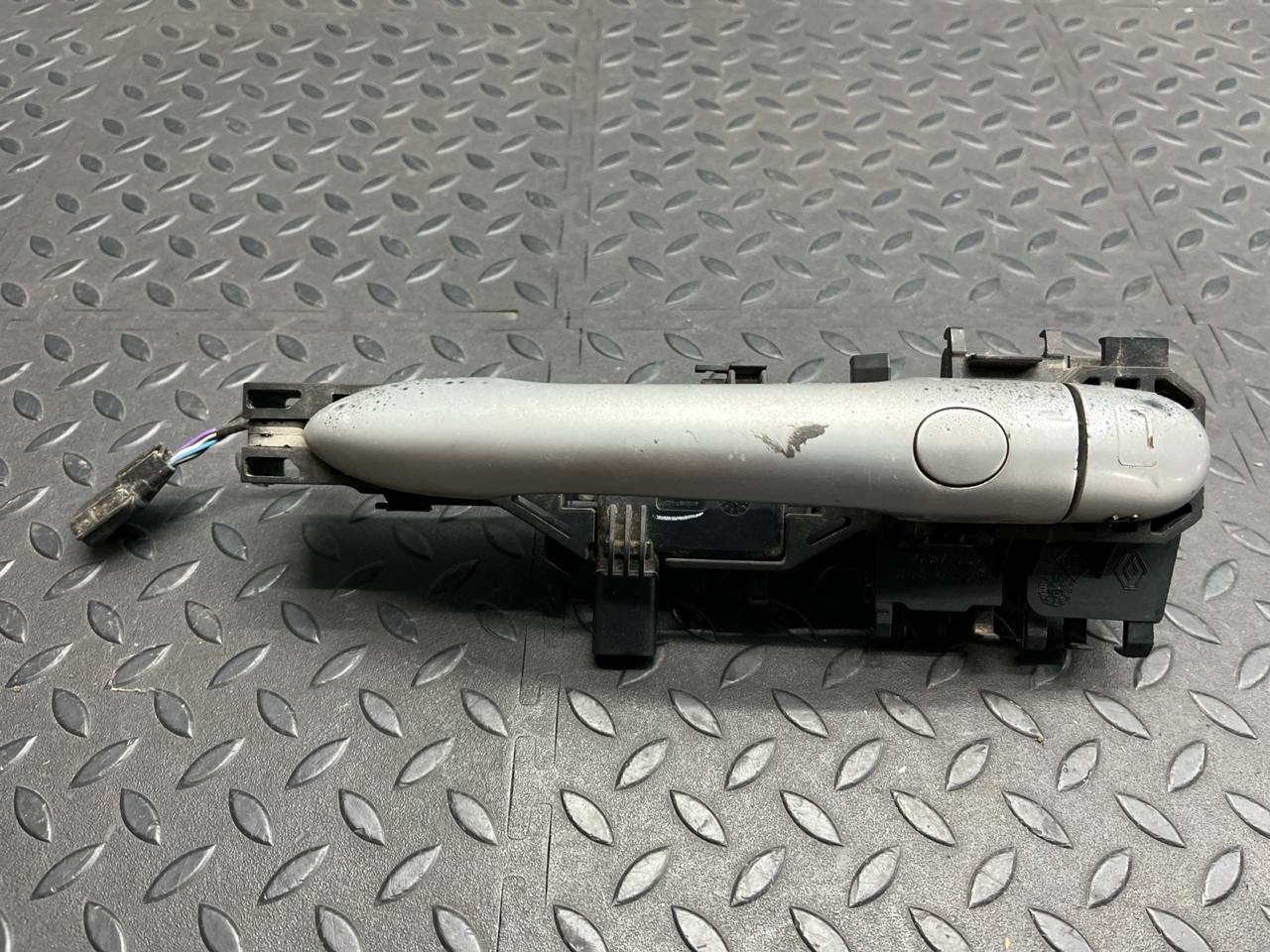 Ручка двери передняя левая Renault Scenic/2 2003-2009