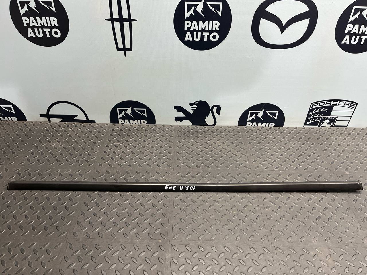 Уплотнитель двери задний правый Renault Scenic/2 2003-2009