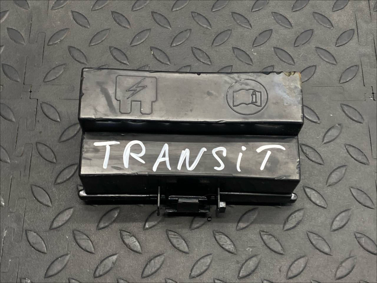 Крышка блока предохранителей Ford Transit 2000-2006