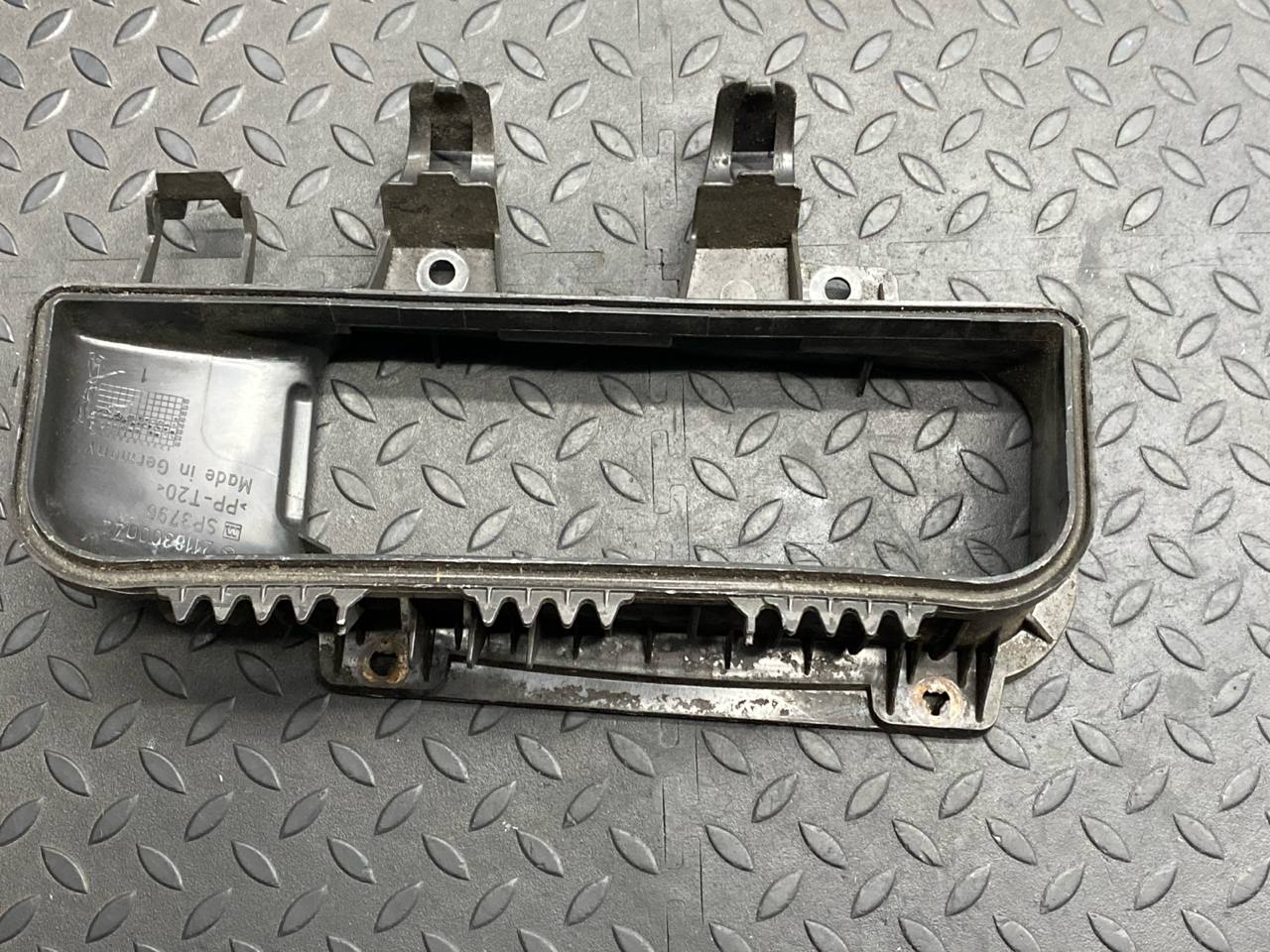 Корпус салонного фильтра Mercedes E/W211 2002-2009