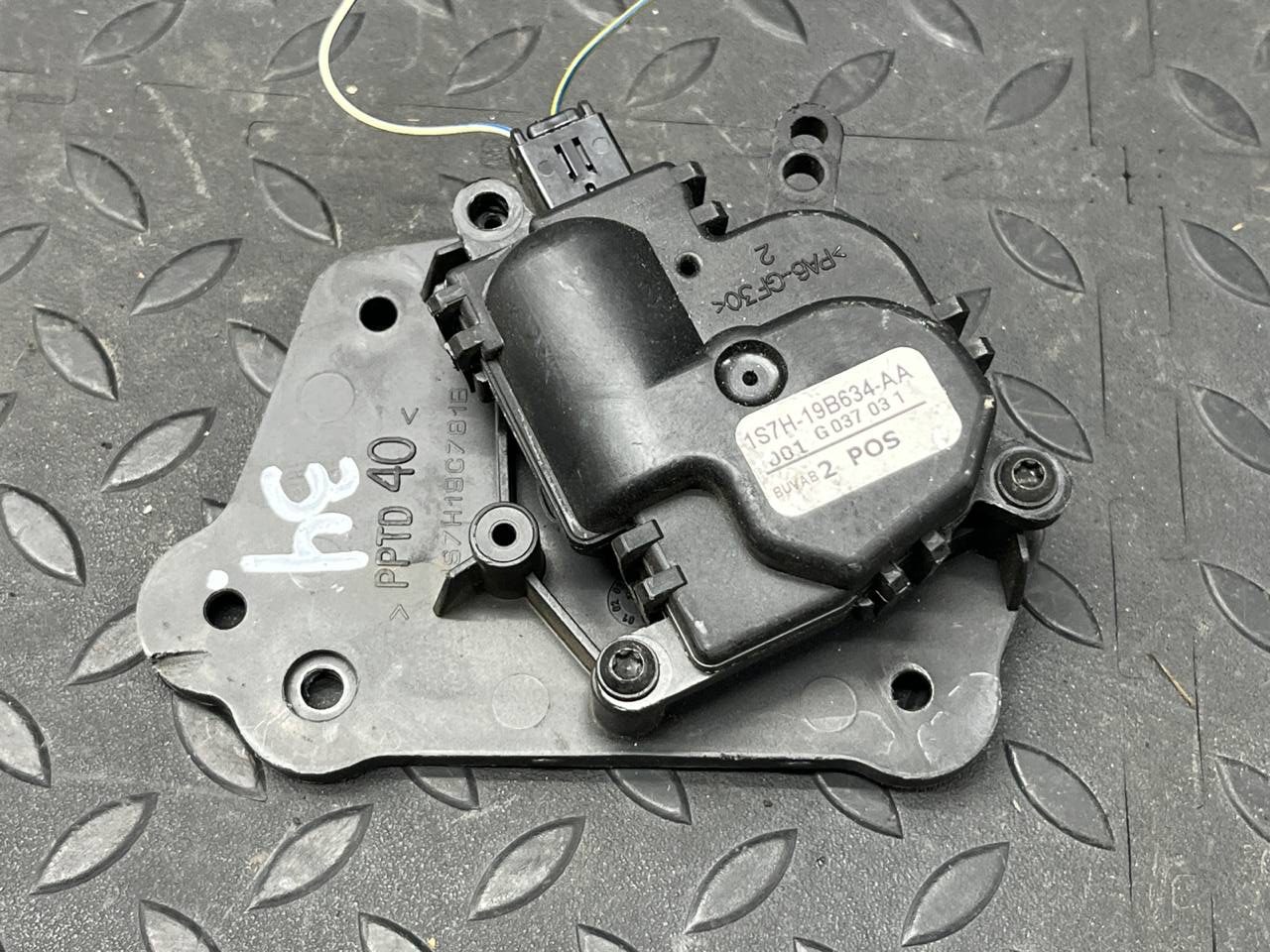 Моторчик заслонки отопителя Ford Mondeo/3 2000-2007