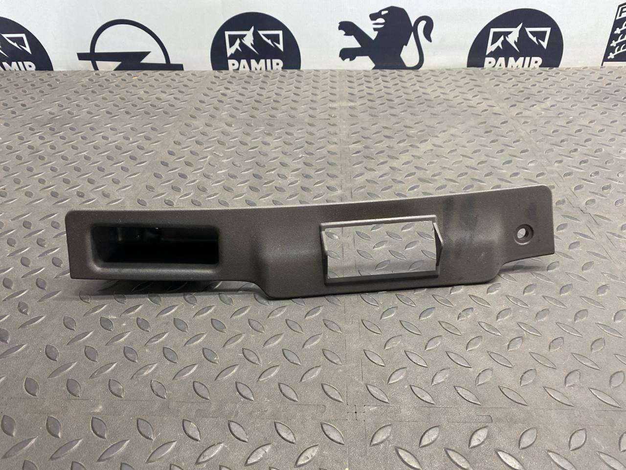 Обшивка двери багажника Opel Astra/H 2004-2014