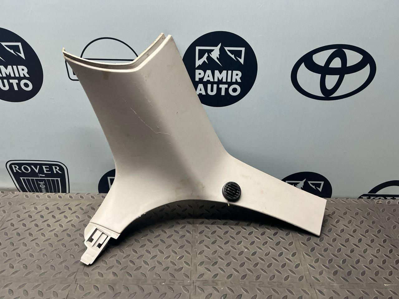 Обшивка стойки задняя правая Opel Astra/H 2004-2014