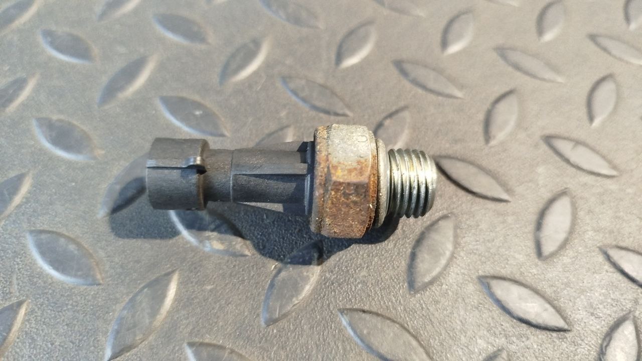 Датчик давления масла Opel Zafira/B 2005-2014