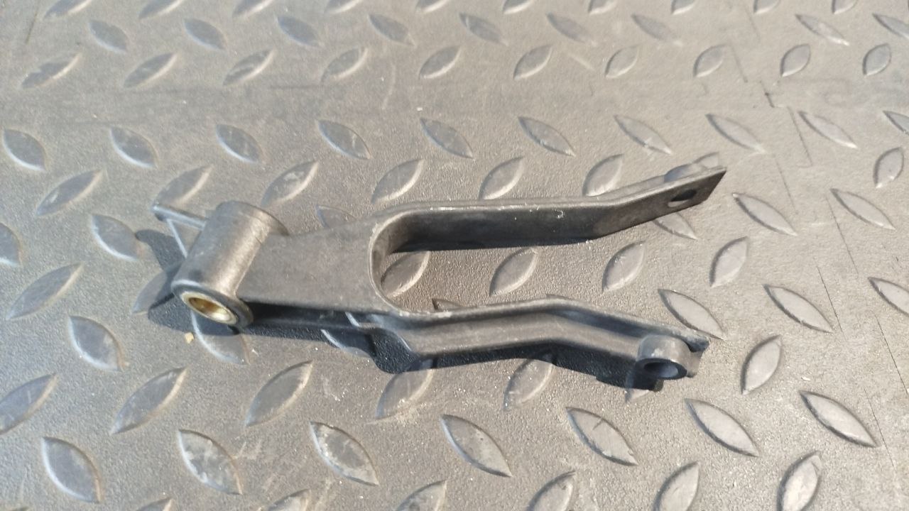 Кронштейн радиатора Opel Zafira/B 2005-2014