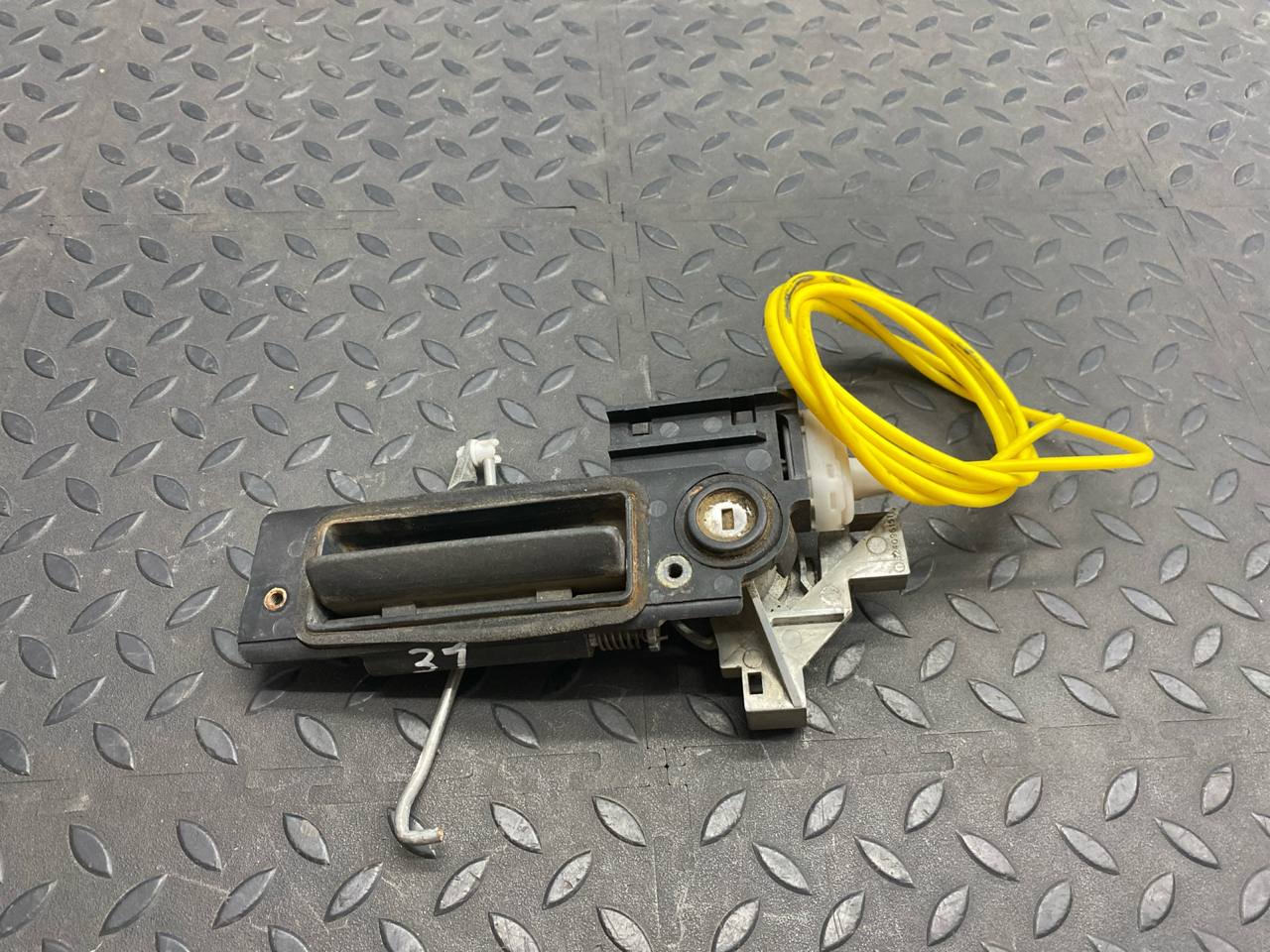 Ручка двери багажника Mercedes E/W210 1995-2003