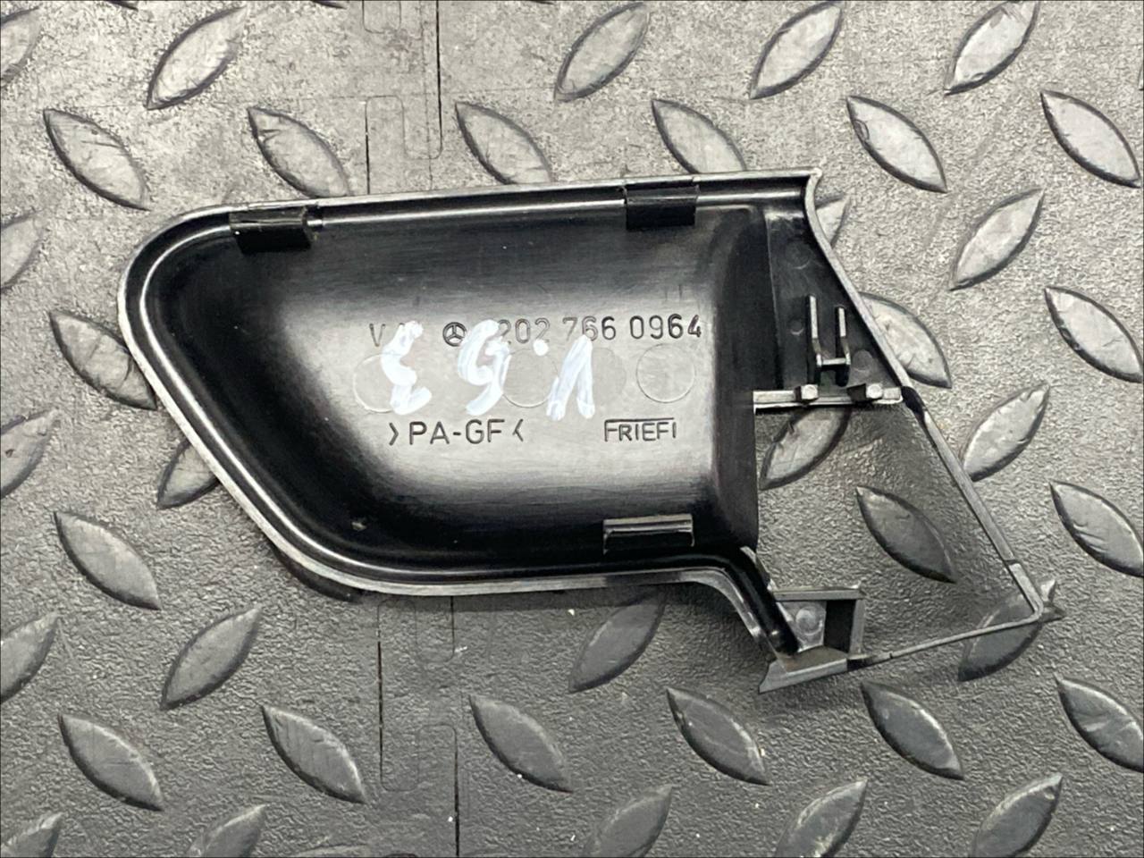 Накладка ручки двери задняя левая Mercedes C/W202 1993-2001