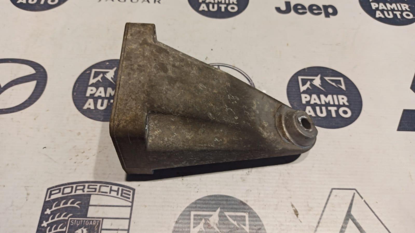 Кронштейн двигателя Mercedes C/W203 2000-2008