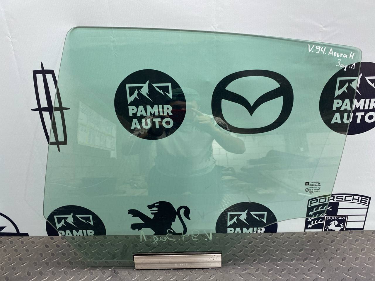 Стекло двери заднее левое Opel Astra/H 2004-2014