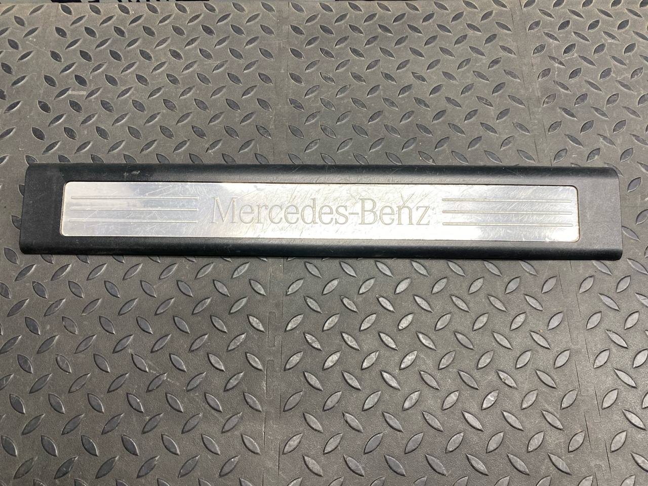 Накладка порога передняя правая Mercedes M/W164 2005-2011