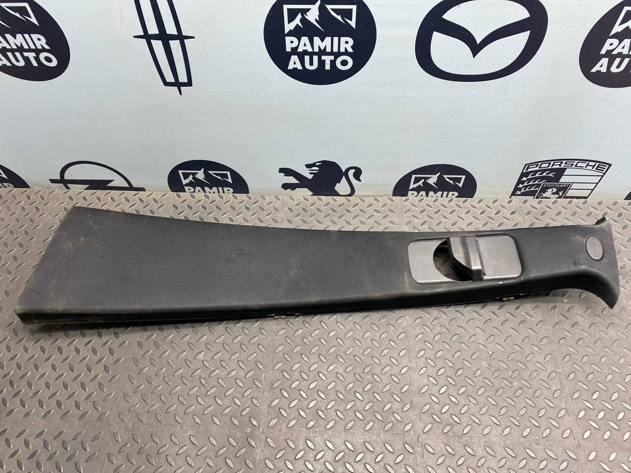 Обшивка стойки средняя левая Mercedes M/W164 2005-2011