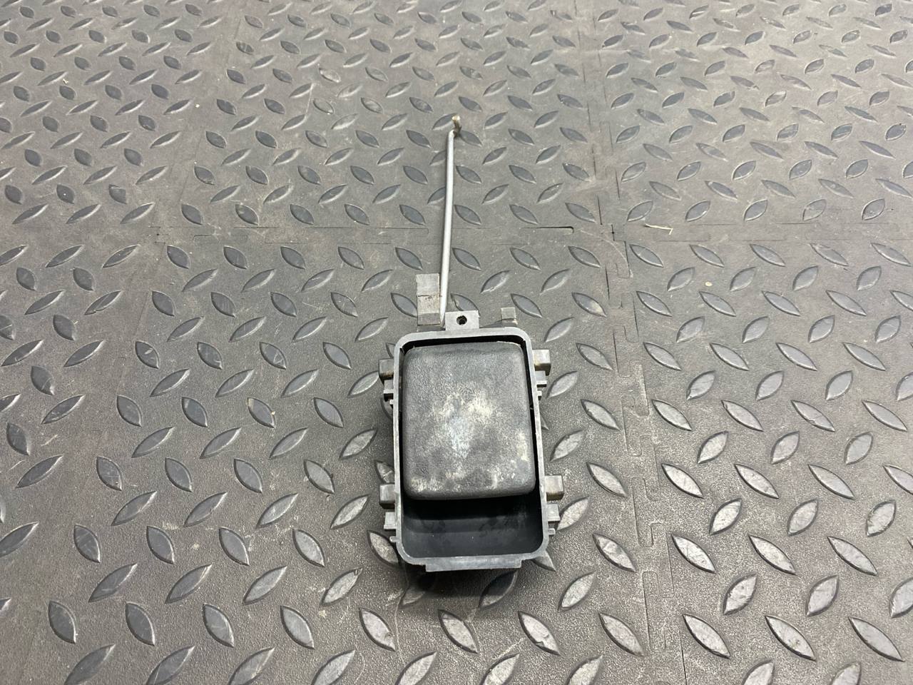 Ручка двери багажника Mercedes E/W210 1995-2003