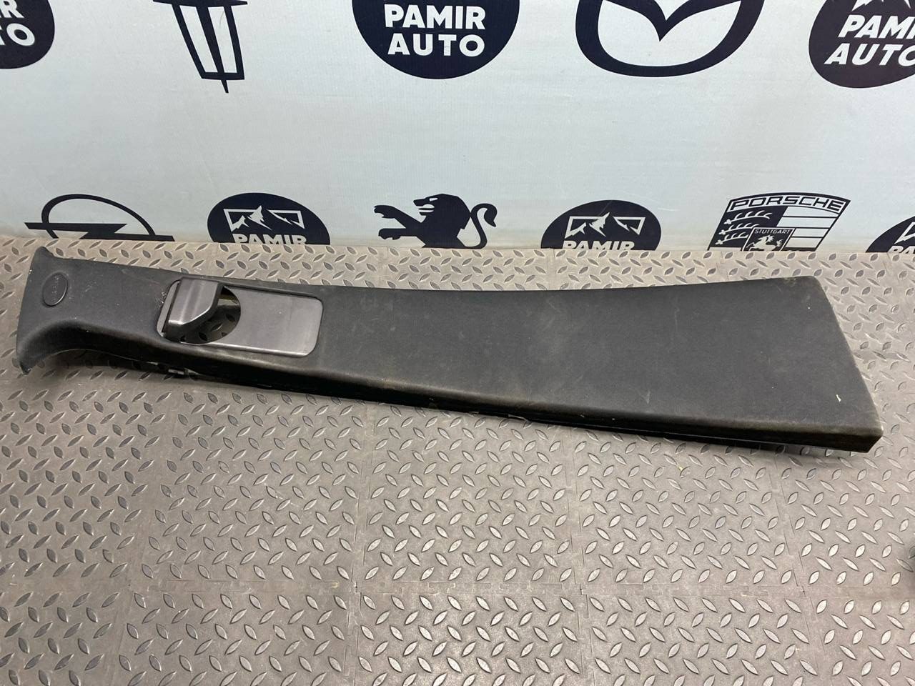 Обшивка стойки средняя правая Mercedes M/W164 2005-2011