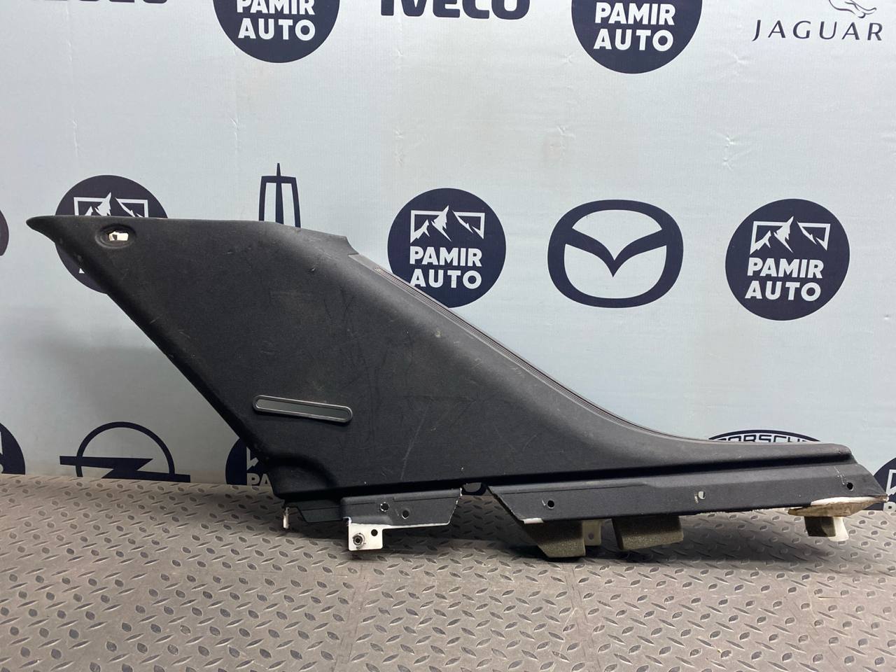 Обшивка стойки задняя правая Mercedes M/W164 2005-2011