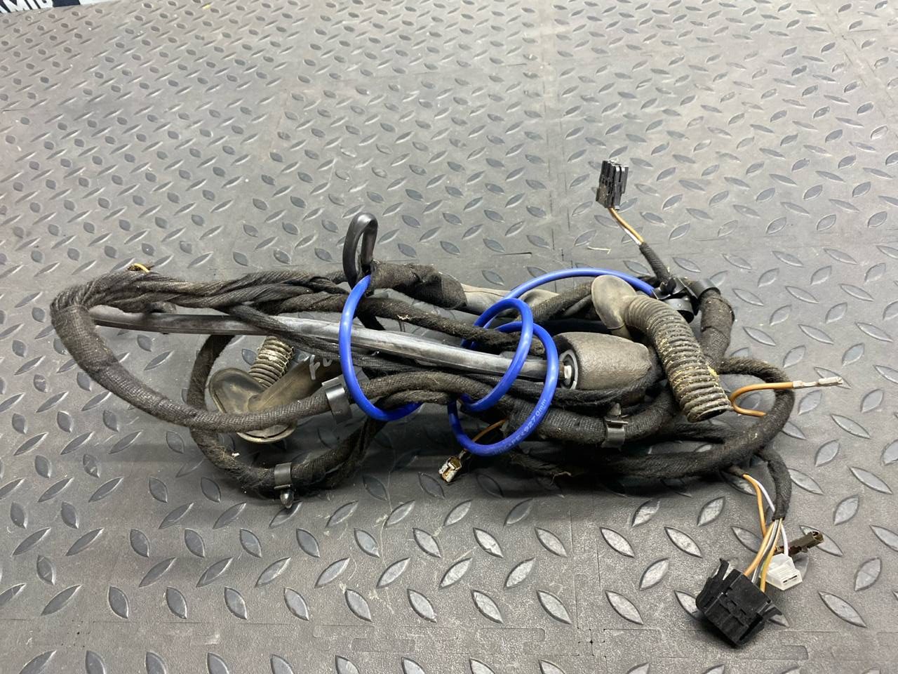 Проводка двери багажника Mercedes E/W210 1995-2003