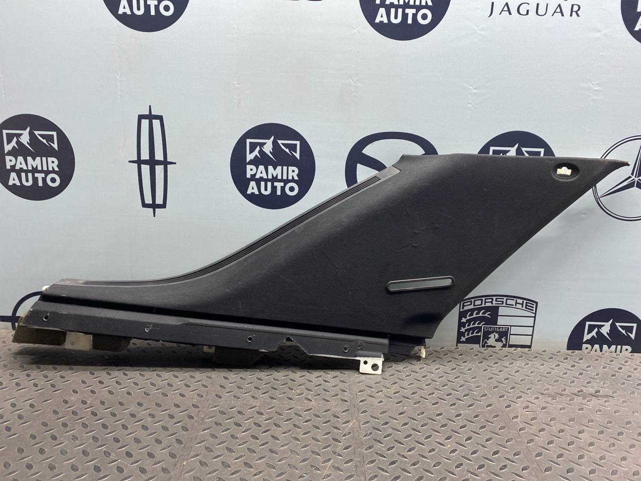 Обшивка стойки задняя правая Mercedes M/W164 2005-2011