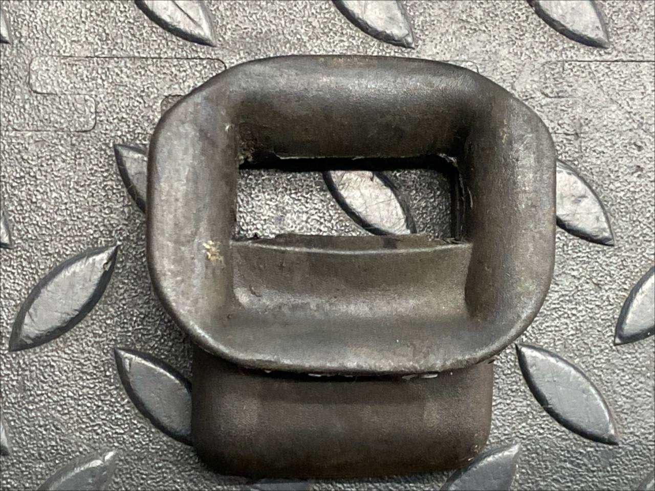 Уплотнитель ограничителя двери задний Mercedes C/W202 1993-2001