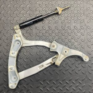 Петля капота правая Mercedes C/W202 1993-2001