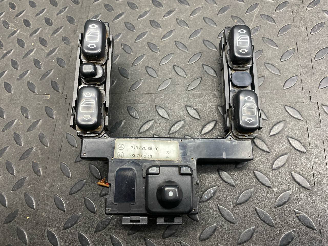 Блок управления стеклоподъемниками Mercedes E/W210 1995-2003