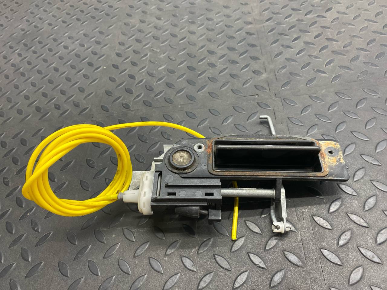 Ручка двери багажника Mercedes E/W210 1995-2003