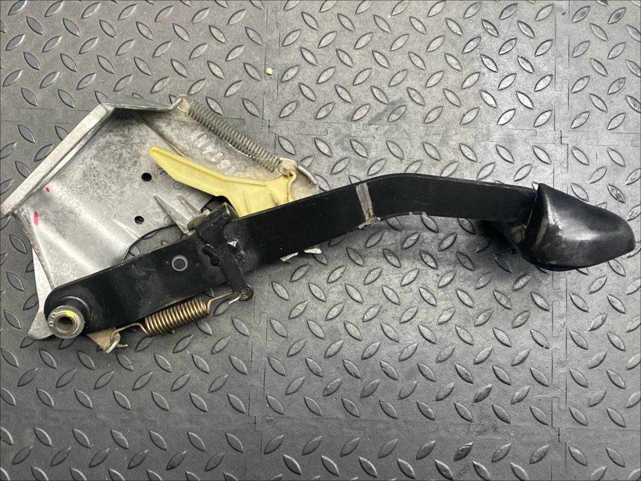 Педаль тормоза Mercedes C/W202 1993-2001