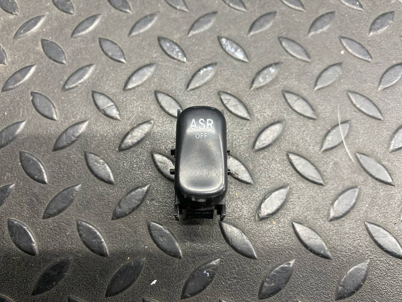 Кнопка антипробуксовочной системы Mercedes E/W210 1995-2003