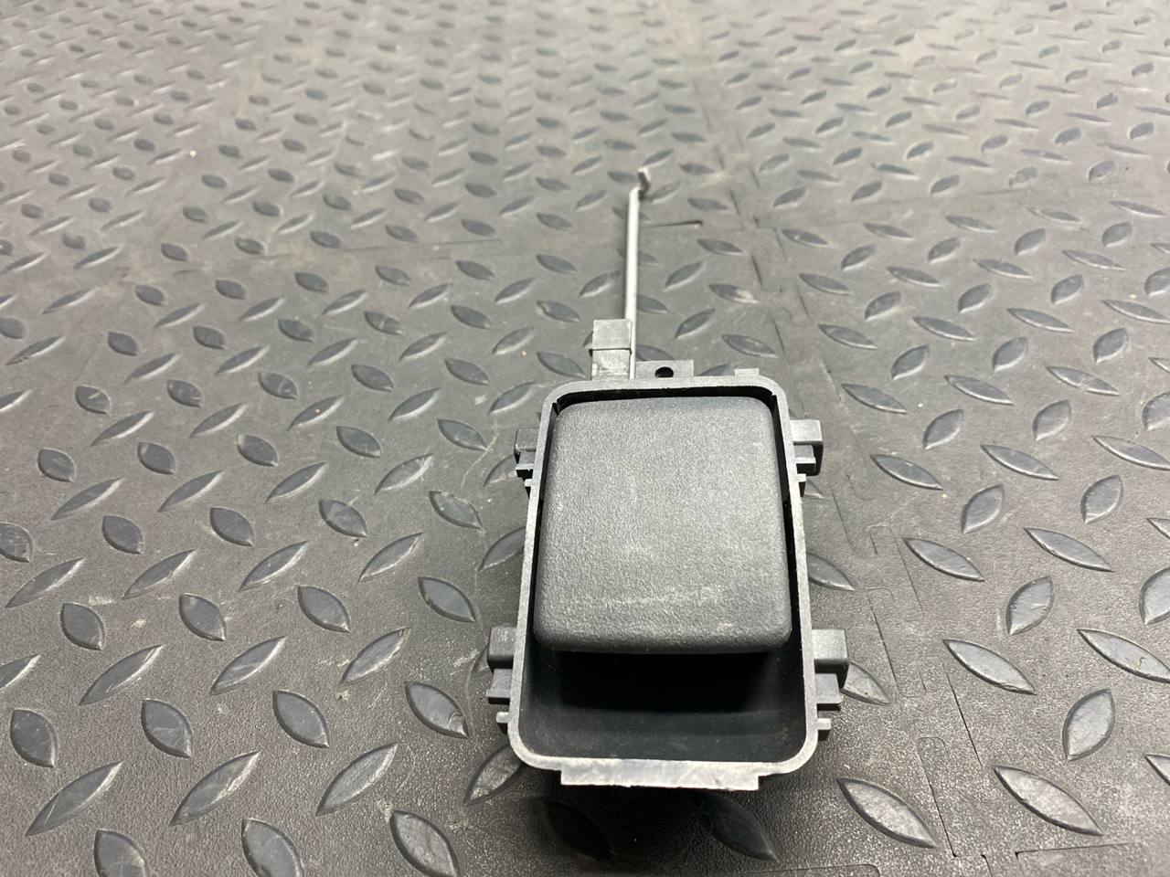 Ручка двери багажника Mercedes E/W210 1995-2003