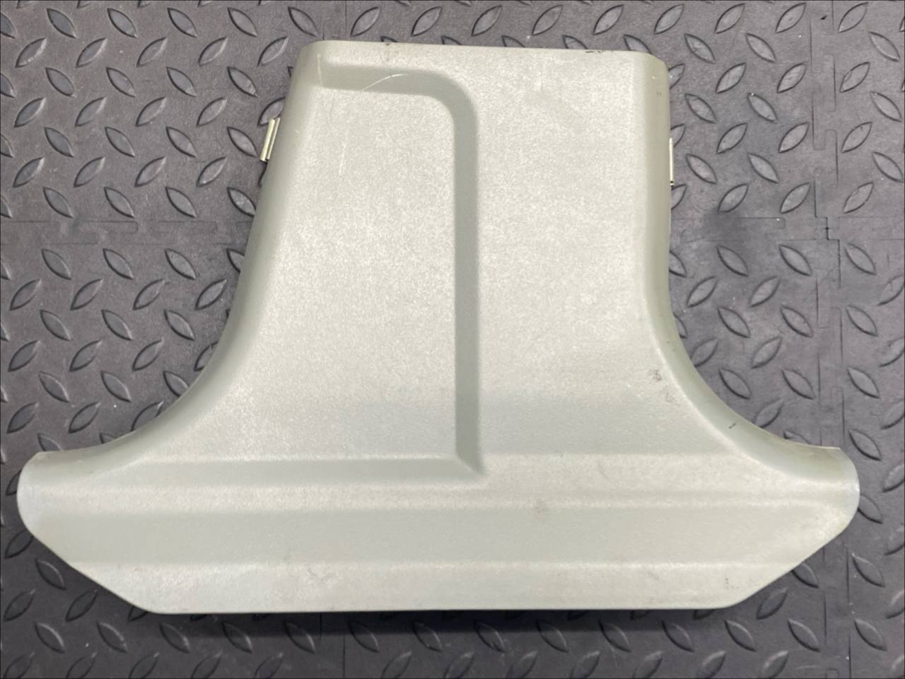 Обшивка стойки средняя правая Mercedes C/W202 1993-2001