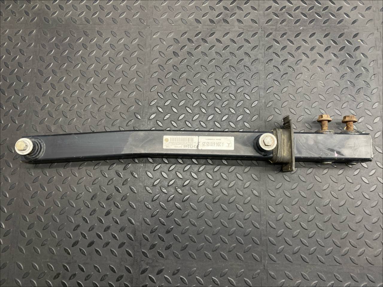 Кронштейн усилителя бампера задний левый Mercedes C/W204 2006-2015