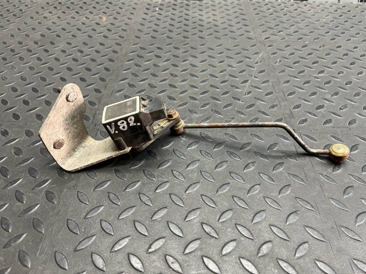 Датчик положения кузова Mercedes E/W211 2002-2009