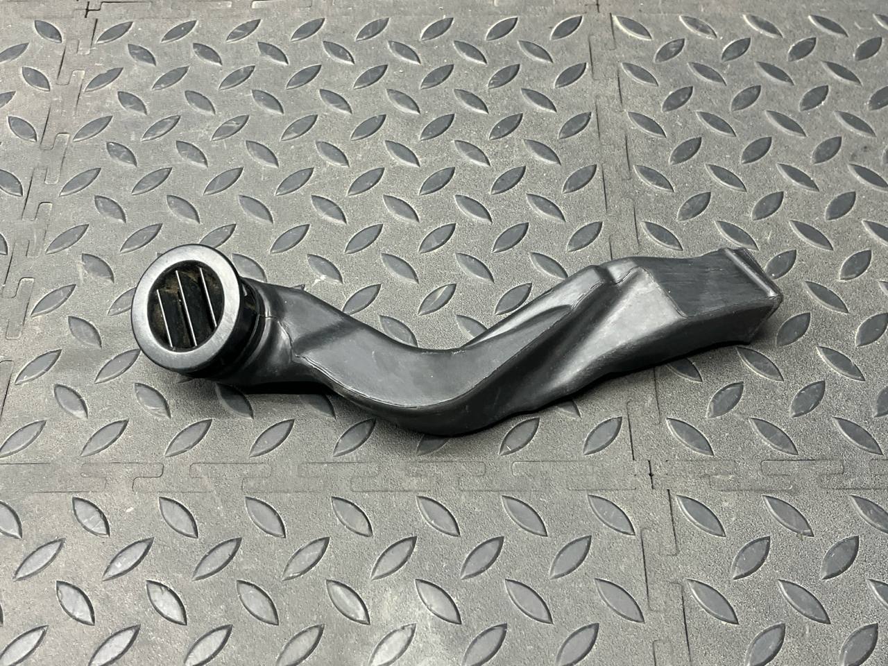 Воздуховод отопителя левый Mercedes B/W245 2005-2011