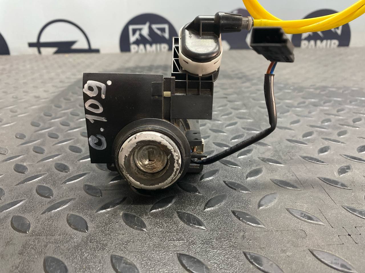 Личинка замка багажника Mercedes E/W210 1995-2003