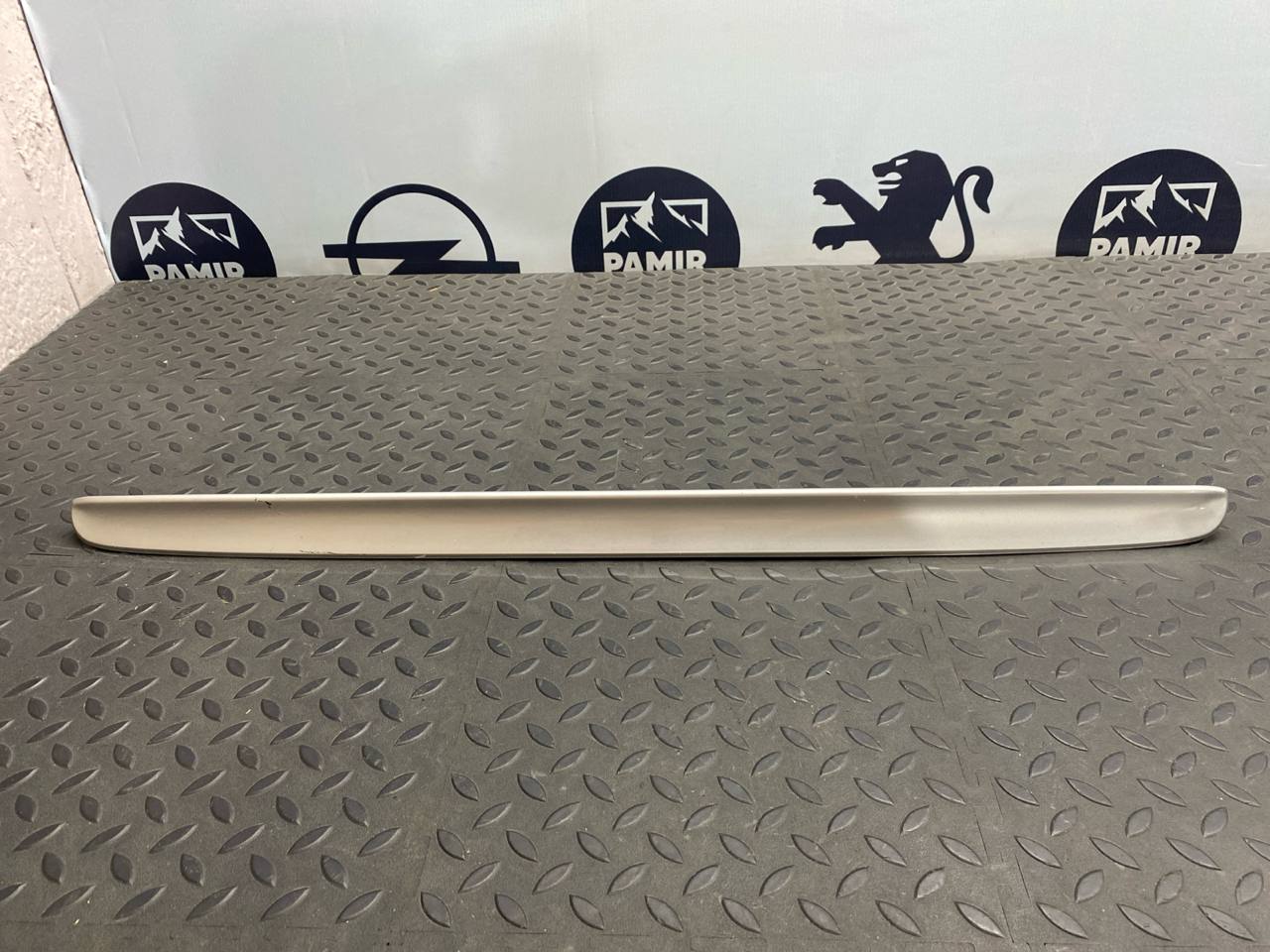 Накладка крышки багажника Mercedes E/W210 1995-2003