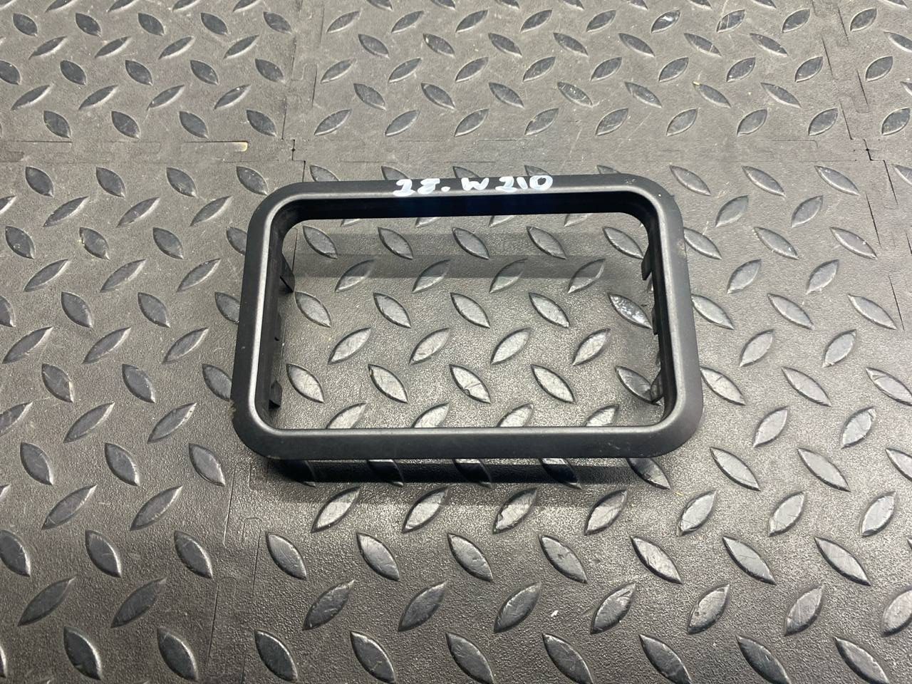 Накладка на кулису АКПП Mercedes E/W210 1995-2003