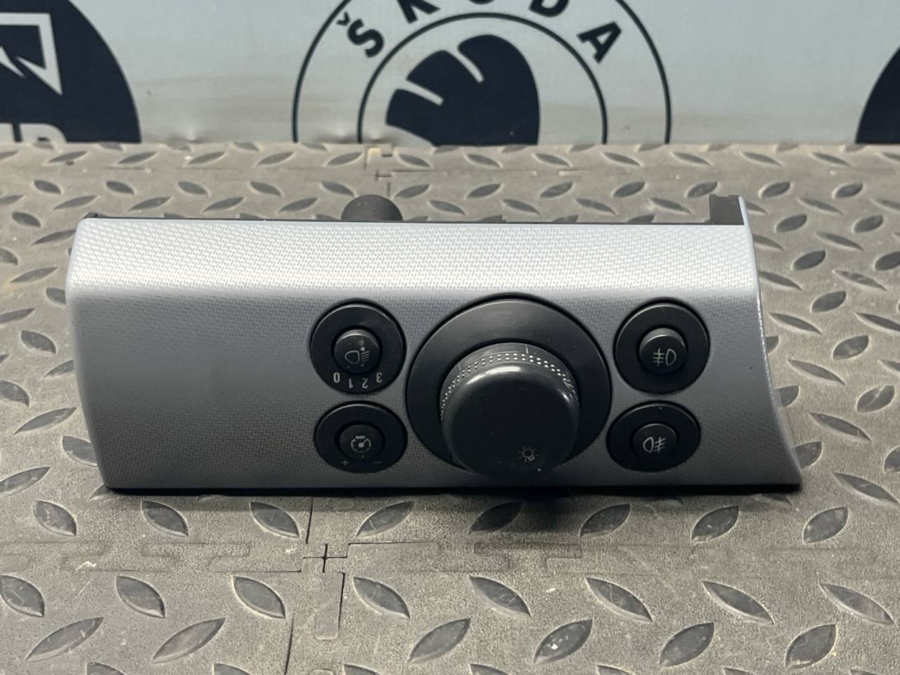 Переключатель света фар Opel Astra/H 2004-2014