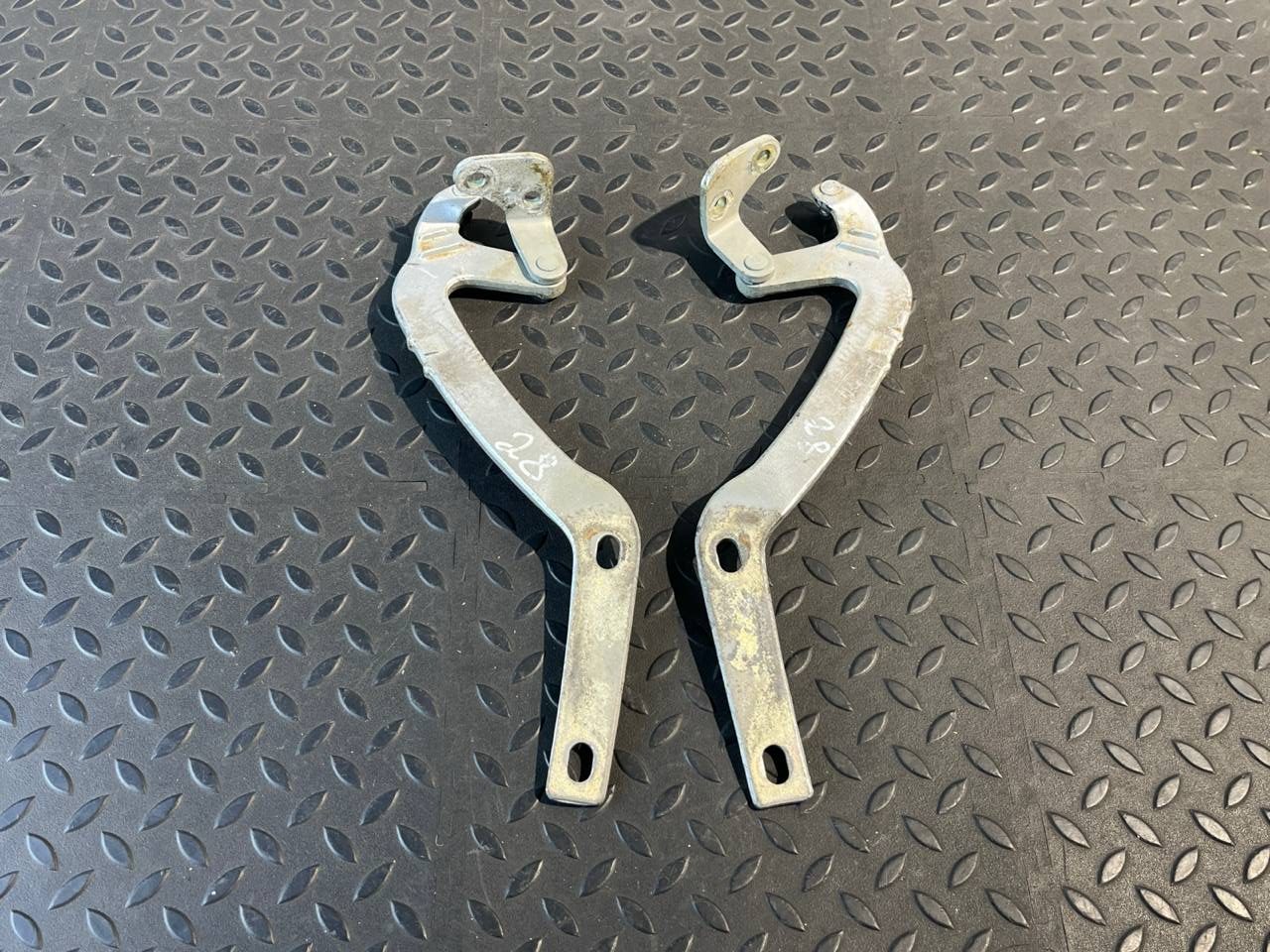 Петля двери багажника Mercedes E/W210 1995-2003