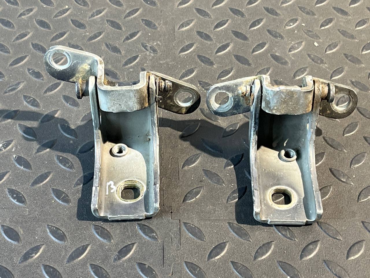 Петля двери передняя правая Ford Mondeo/3 2000-2007