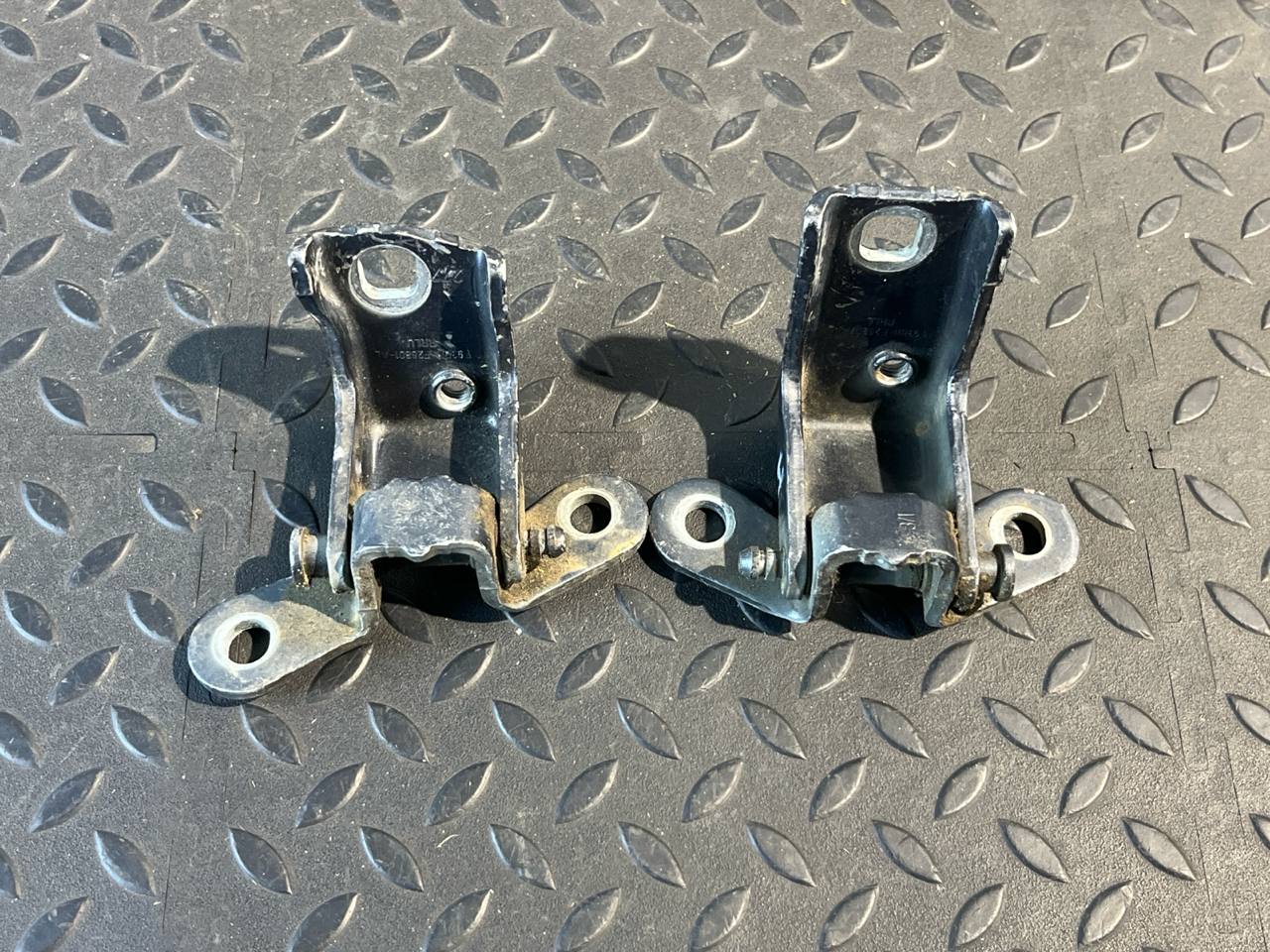 Петля двери задняя левая Ford Mondeo/3 2000-2007