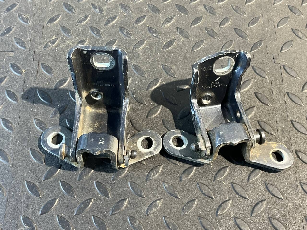 Петля двери задняя правая Ford Mondeo/3 2000-2007