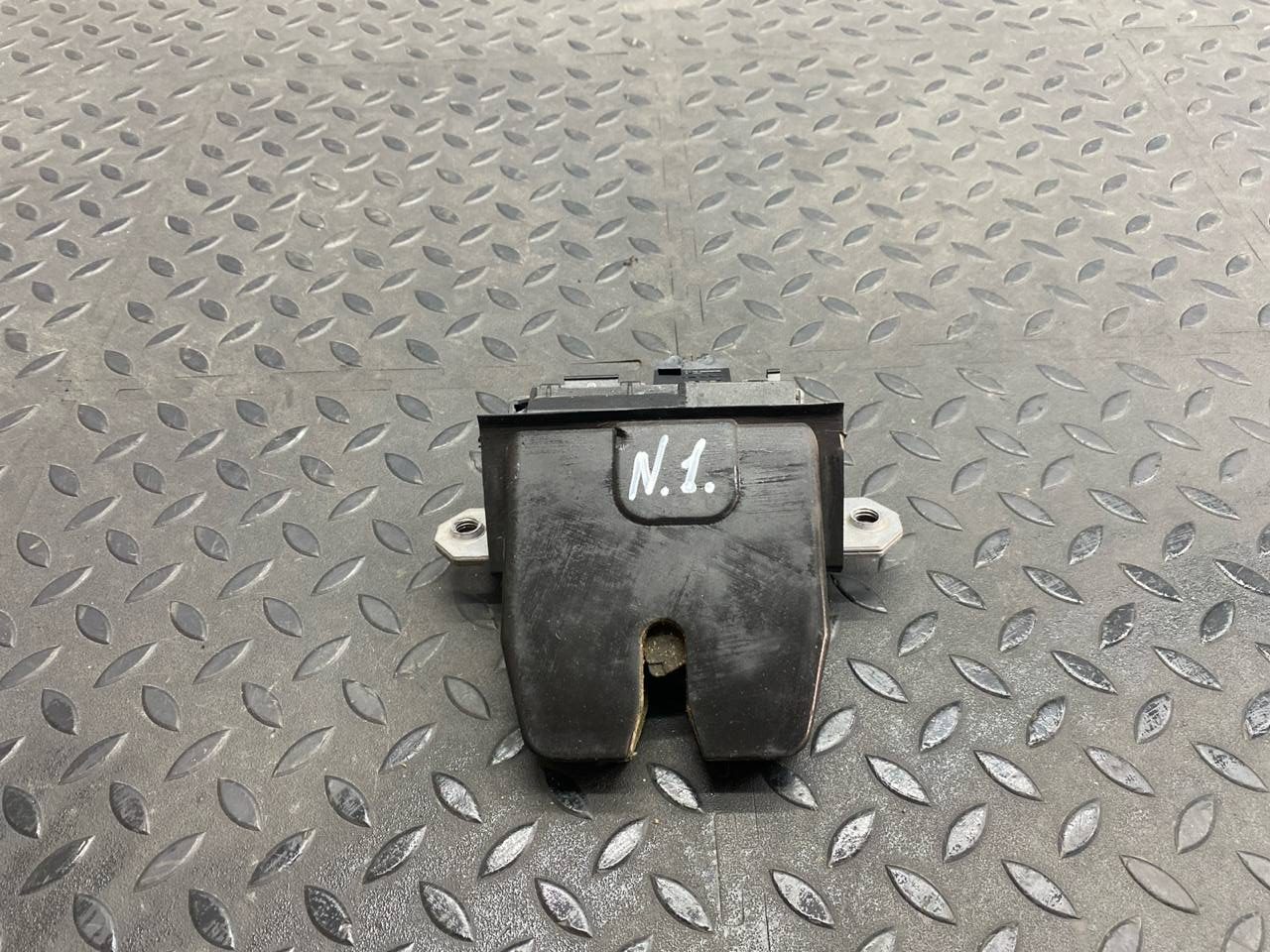 Замок двери багажника Ford Focus/2 2004-2011