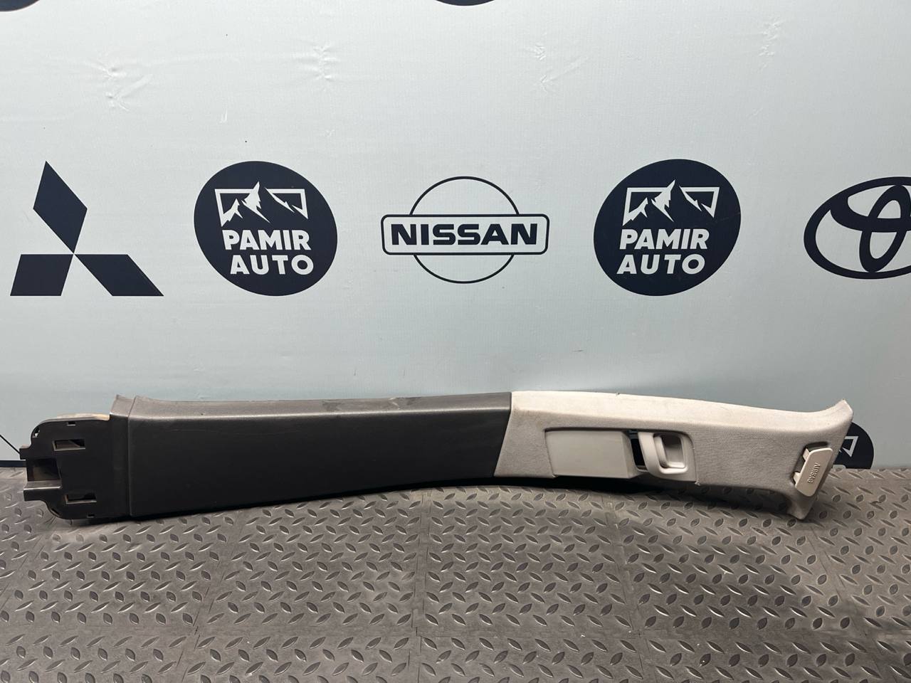 Обшивка стойки средняя левая Opel Astra/H 2004-2014