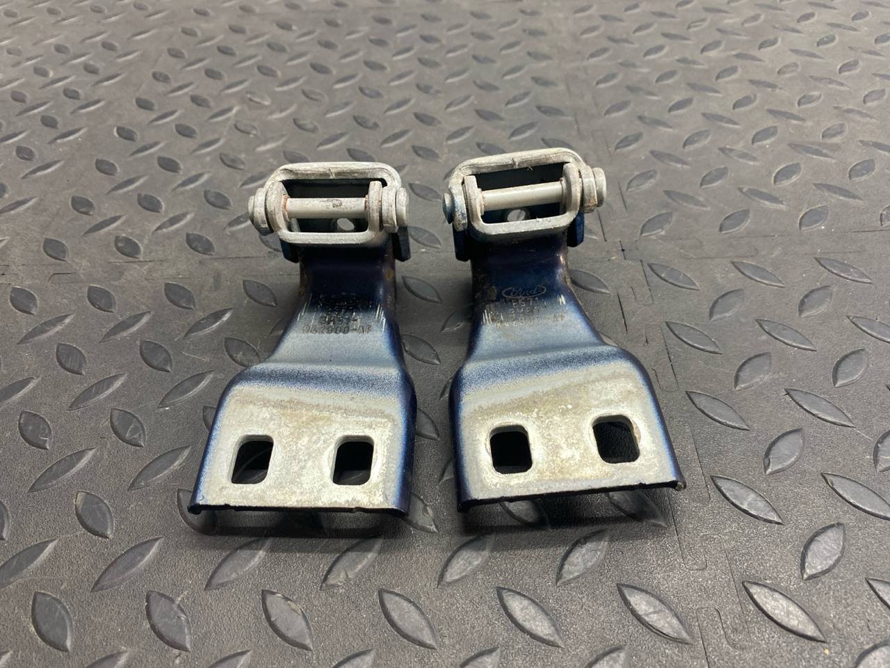 Петля двери багажника Ford Focus/2 2004-2011