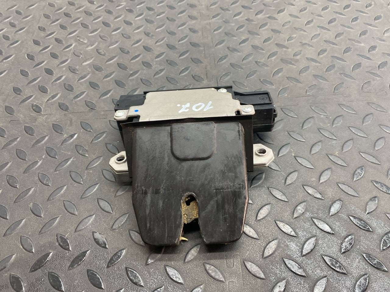 Замок двери багажника Ford Focus/2 2004-2011