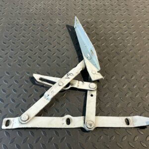 Петля капота правая Mercedes Vito/W638 1996-2003