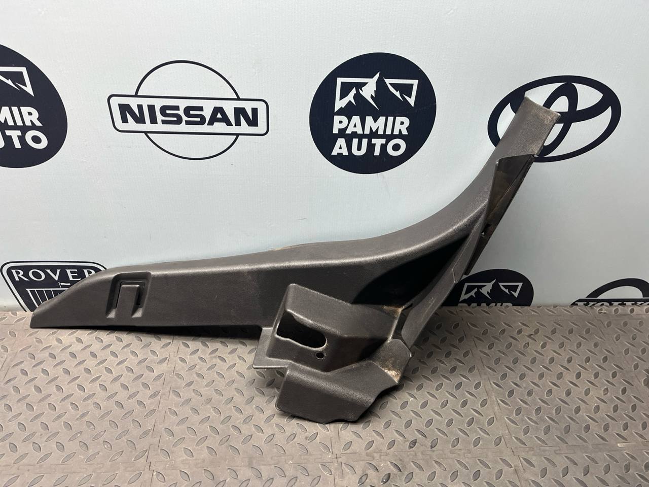 Обшивка стойки задняя правая Opel Astra/H 2004-2014