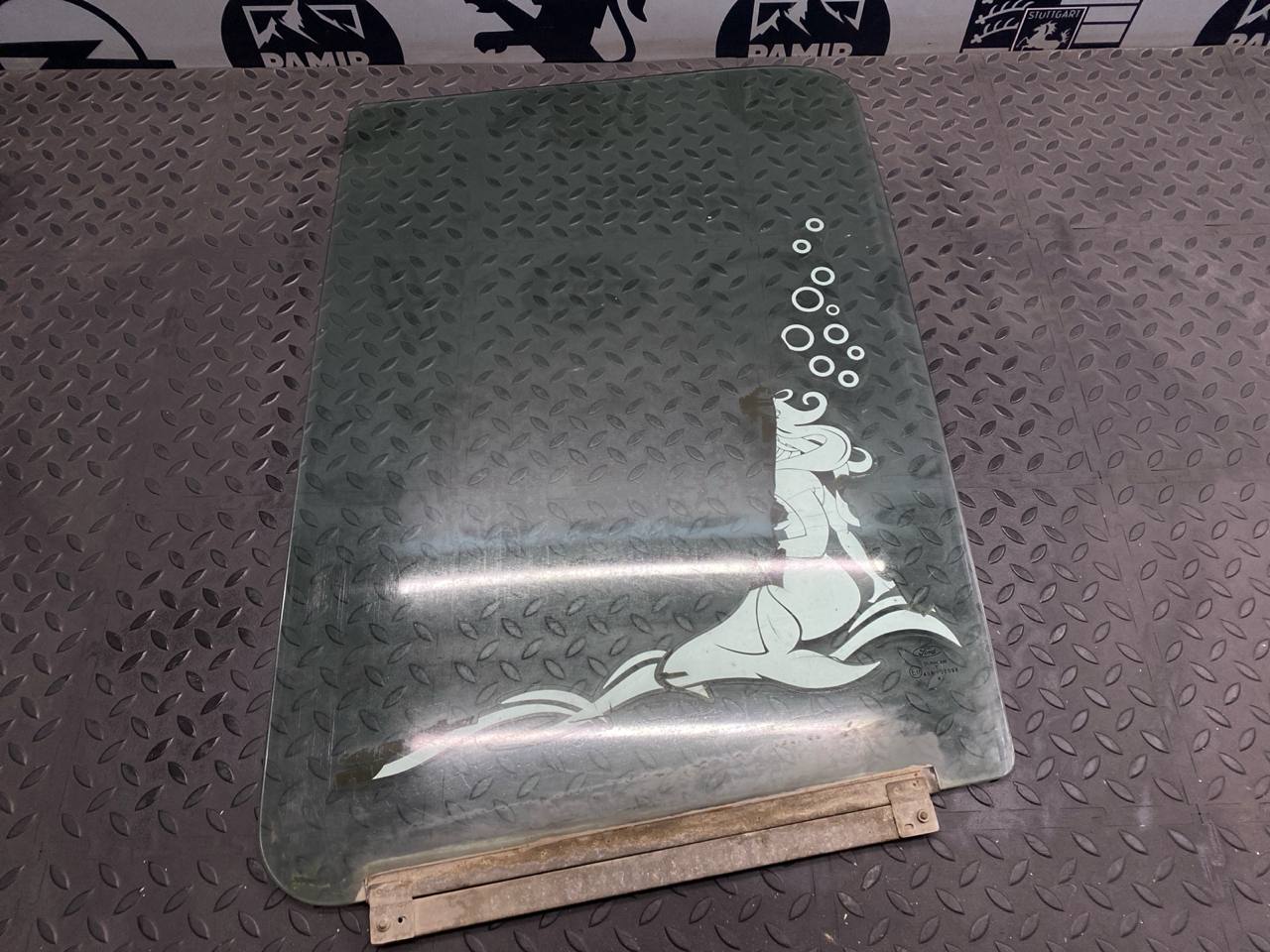 Стекло двери переднее левое Ford Transit 2000-2006