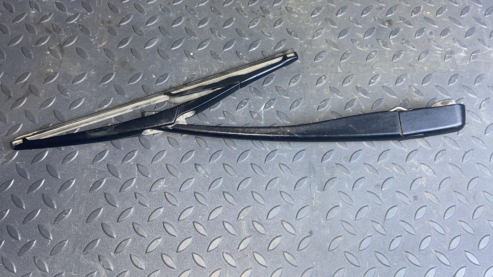 Поводок стеклоочистителя задний Opel Zafira/B 2005-2014