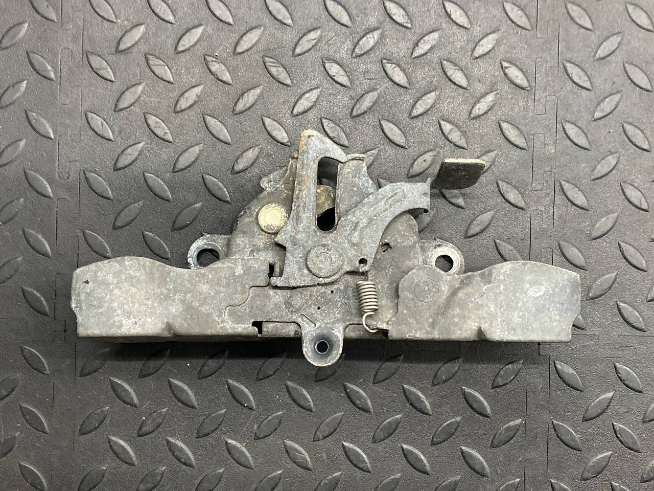 Замок капота Toyota Avensis/2 2003-2009