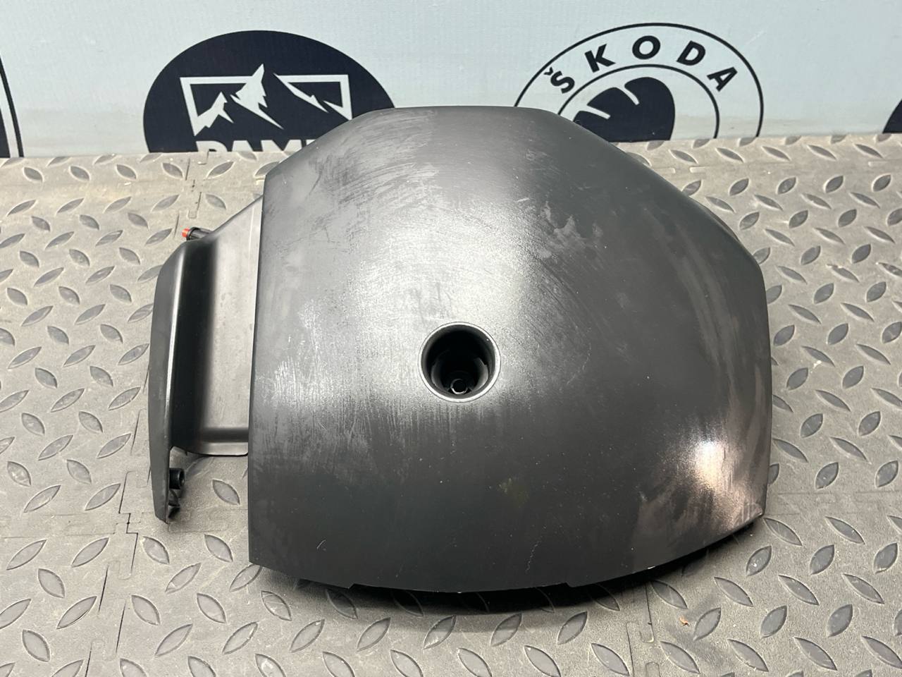 Кожух рулевой колонки нижний Opel Astra/H 2004-2014